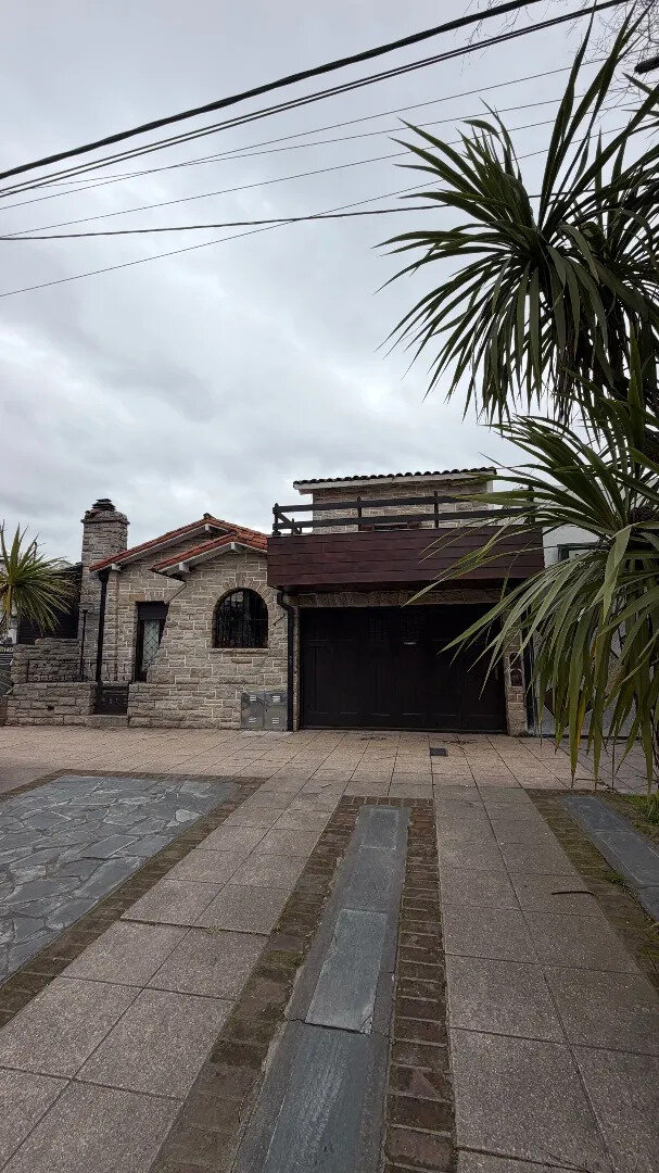 Casa 4 Amb Sobre Avenida Libertad - 1