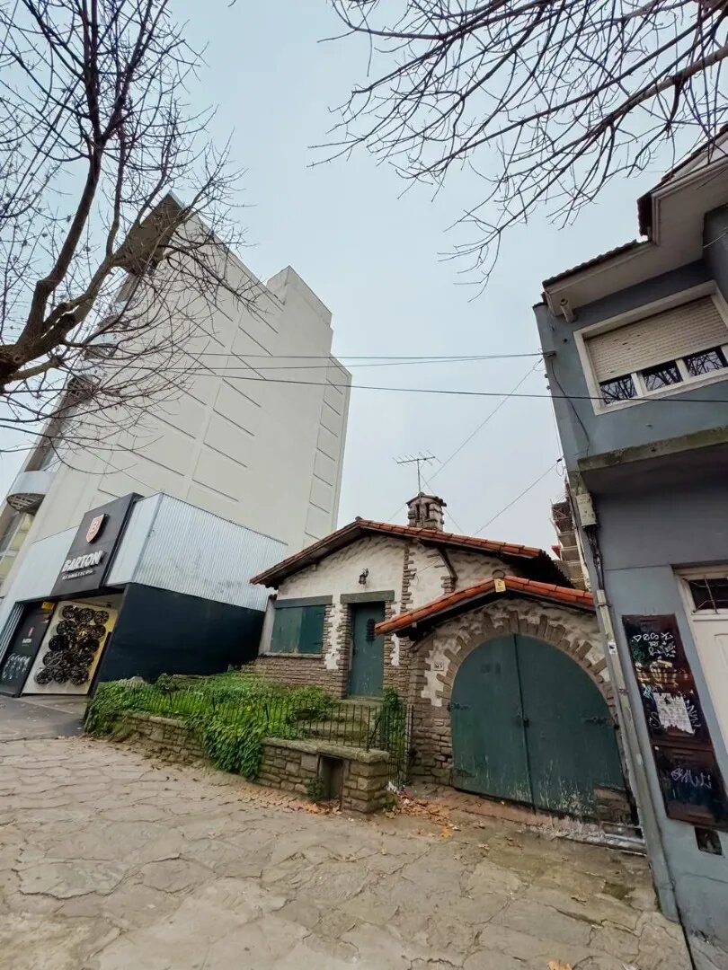 Lote Con Casa A Demoler - 2