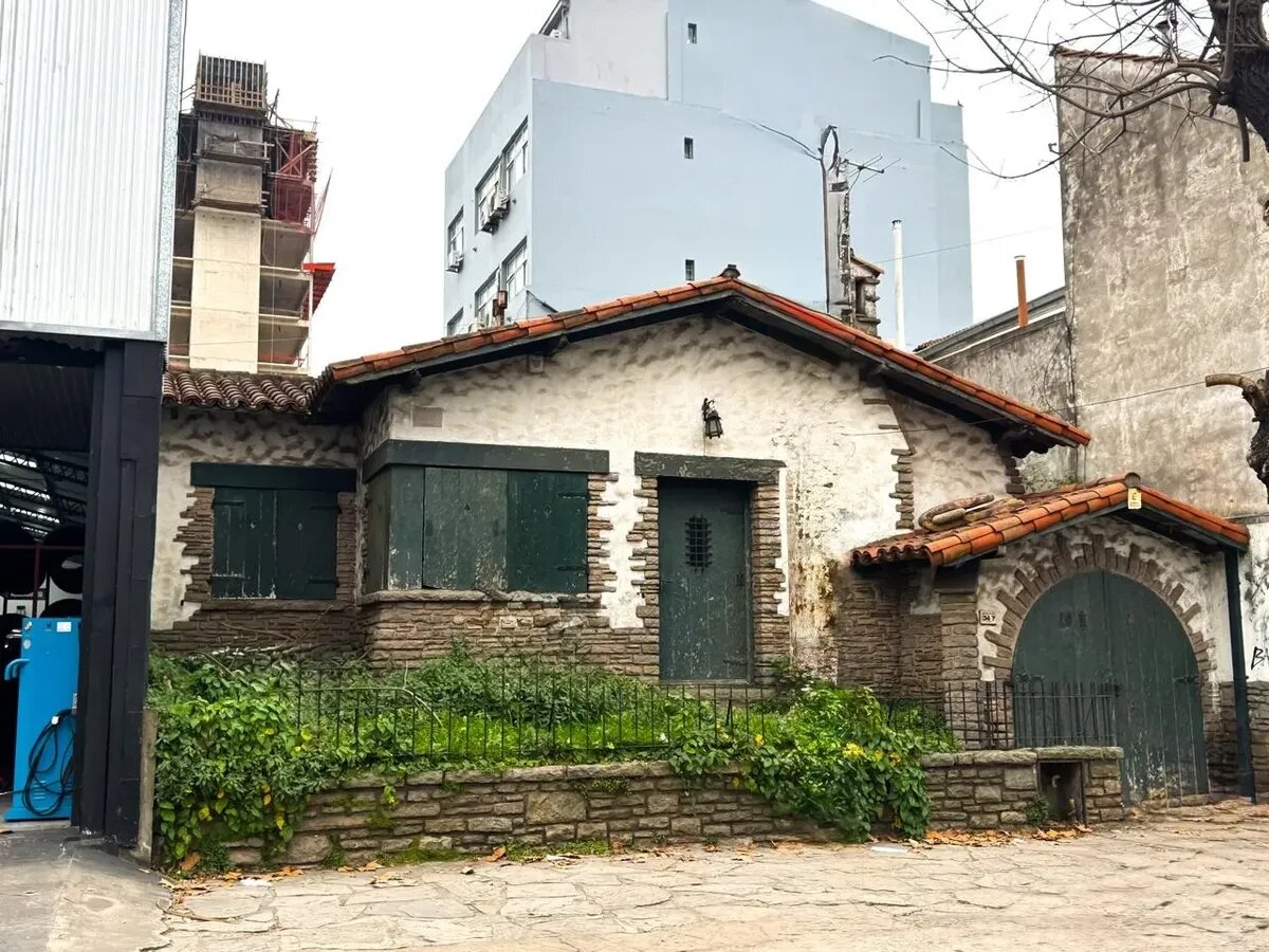 Lote Con Casa A Demoler - 1
