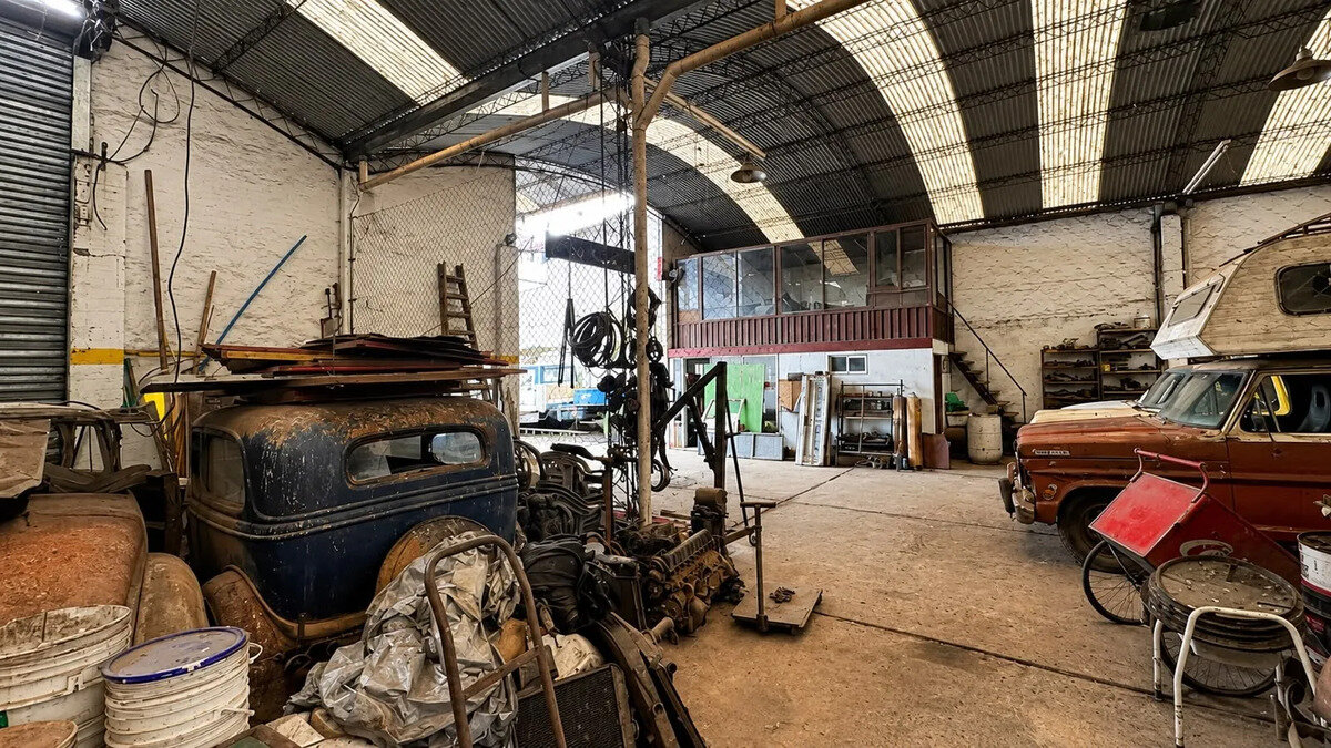 Alquiler Galpon Con Terreno - Sobre Av Champagnat - 12