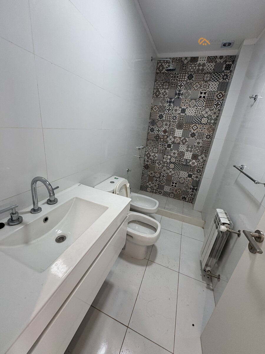 EN VENTA - FUNES CASA A ESTRENAR 3 DORMIT- 4 BAÑOS - PISCINA - MODERNA — foto 6