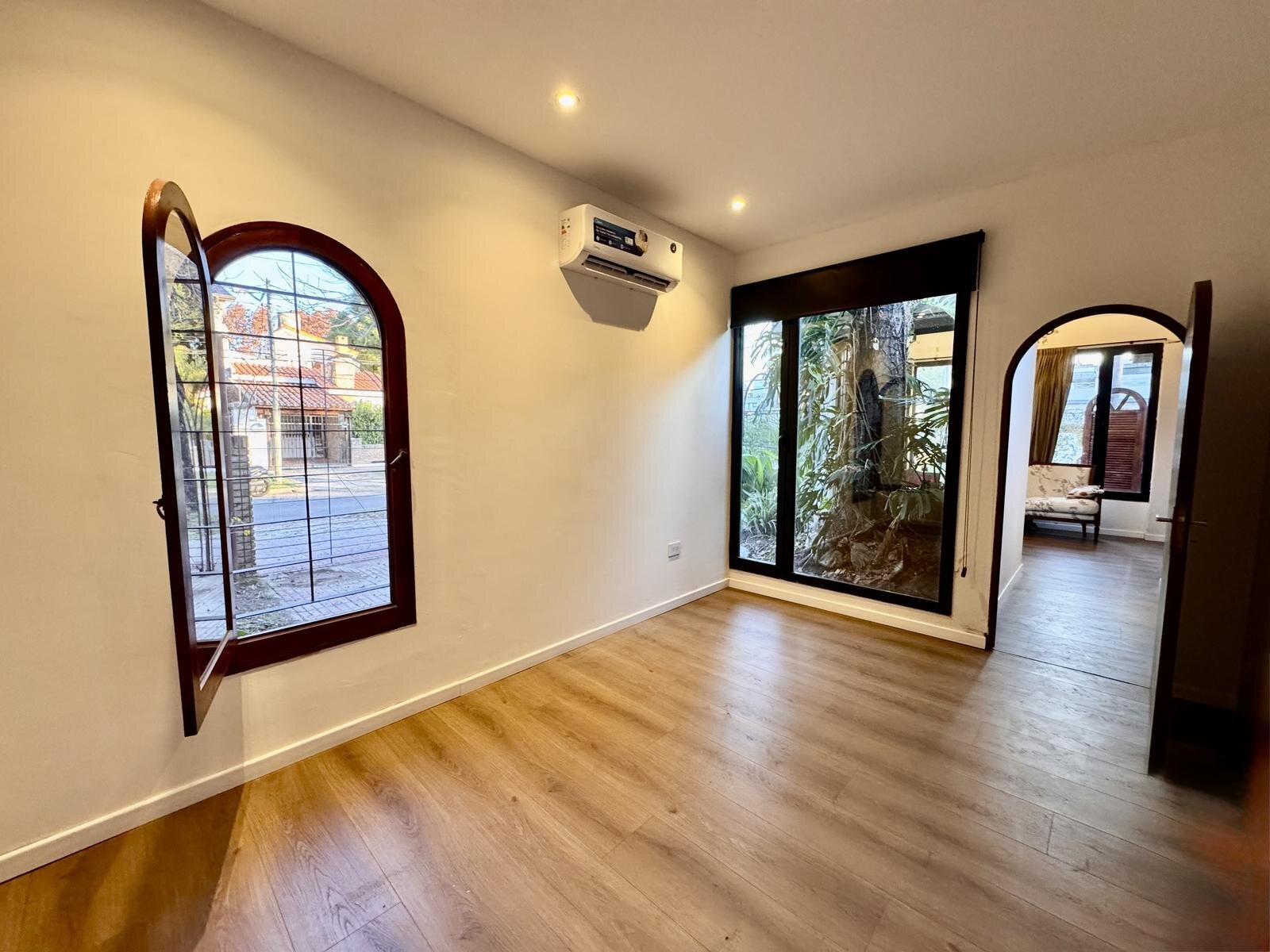Casa Impecable de 1 Dorm., posibilidad 2 dorm, parque, cochera — foto 14