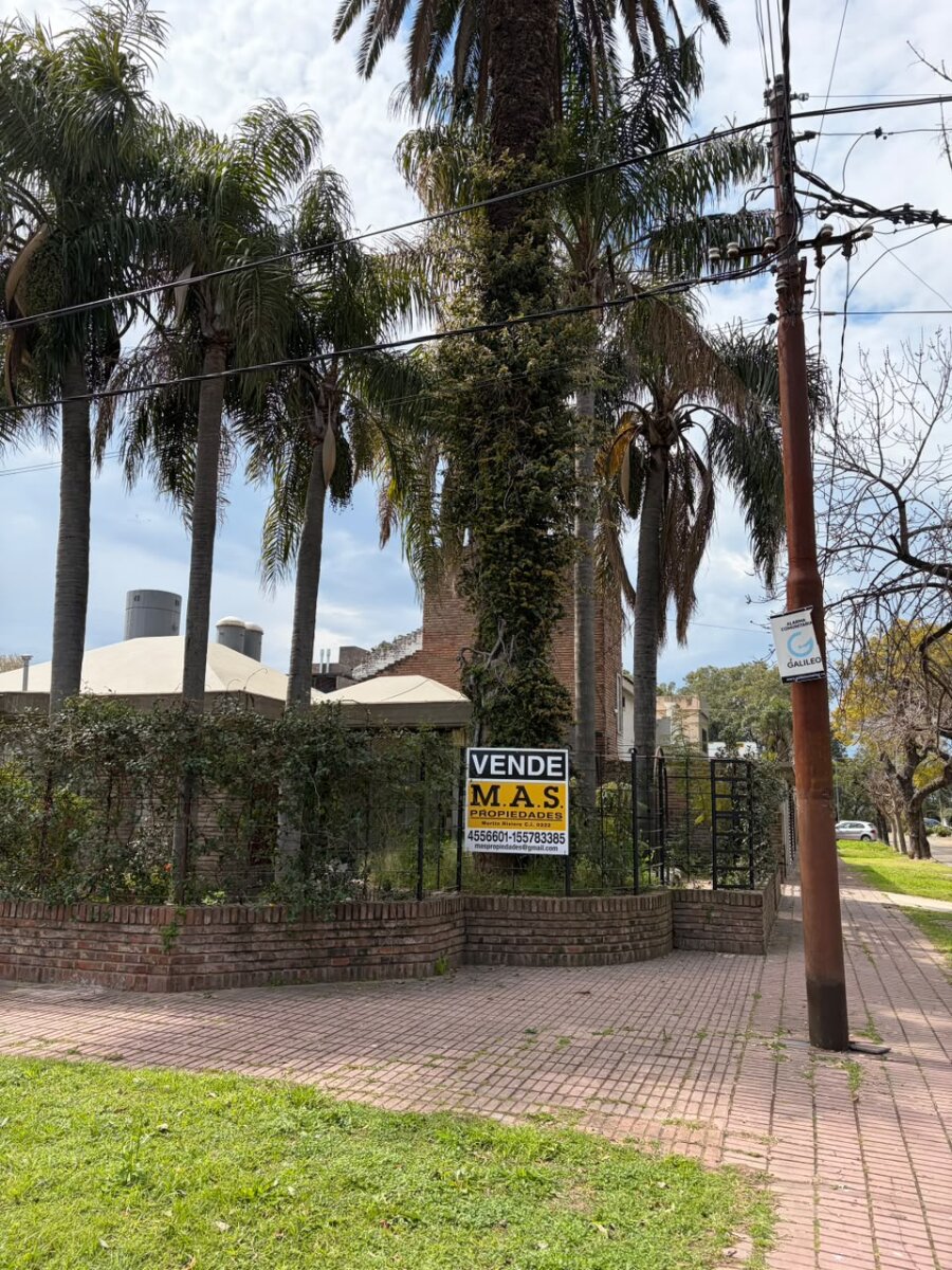 Casa Impecable de 1 Dorm., posibilidad 2 dorm, parque, cochera — foto 3