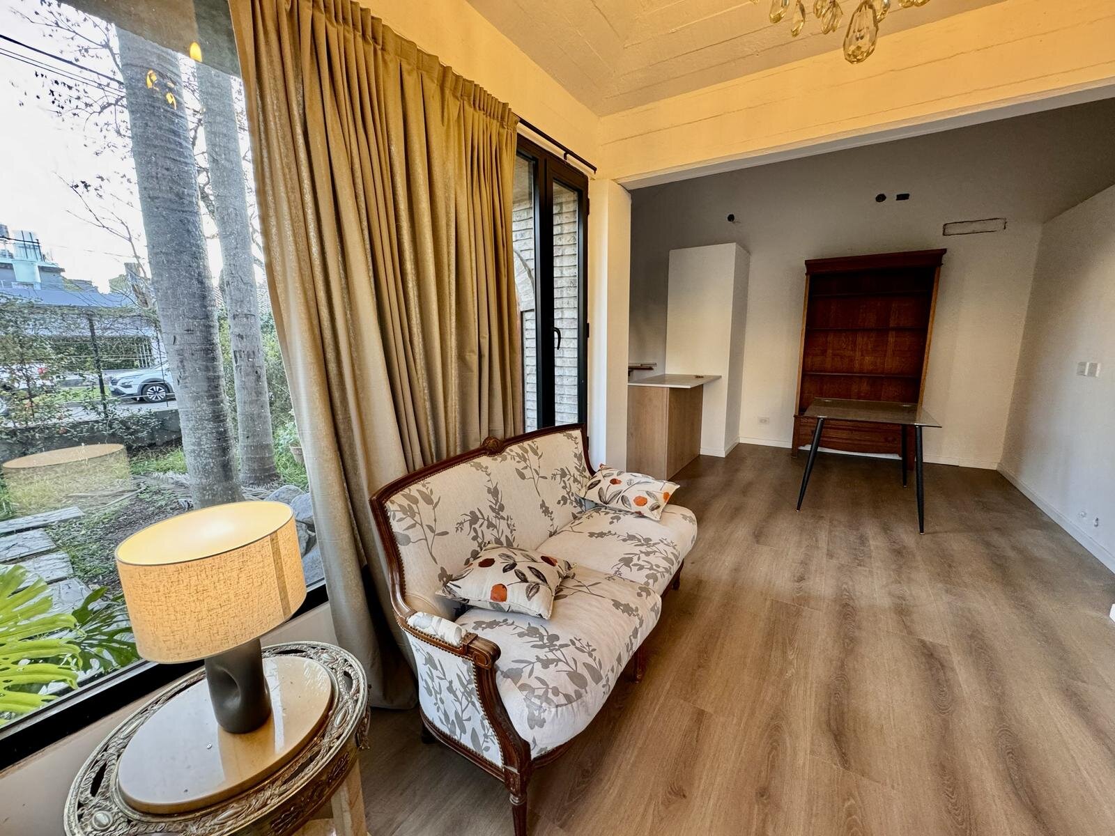 Casa Impecable de 1 Dorm., posibilidad 2 dorm, parque, cochera — foto 10