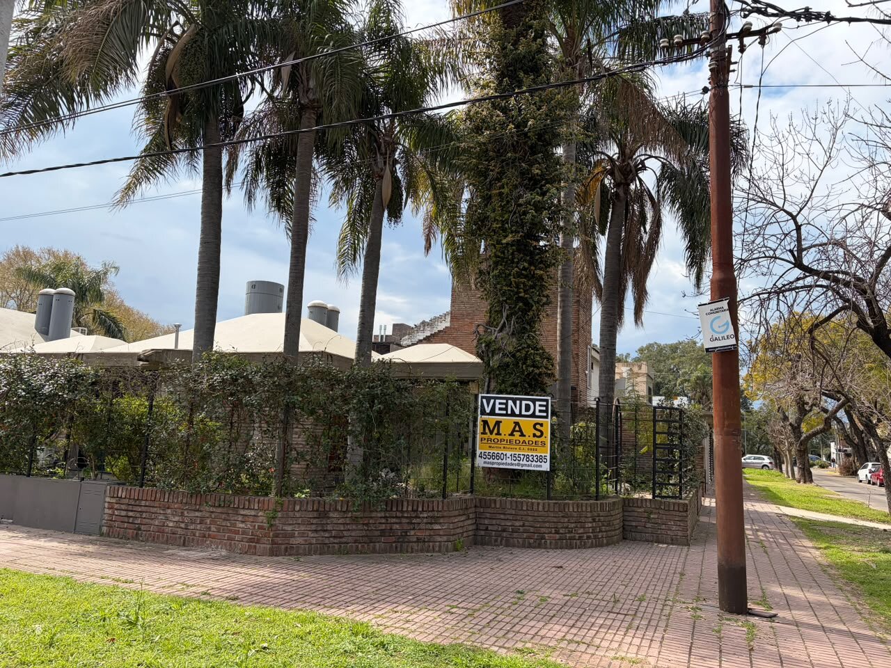 Casa Impecable de 1 Dorm., posibilidad 2 dorm, parque, cochera — foto 2