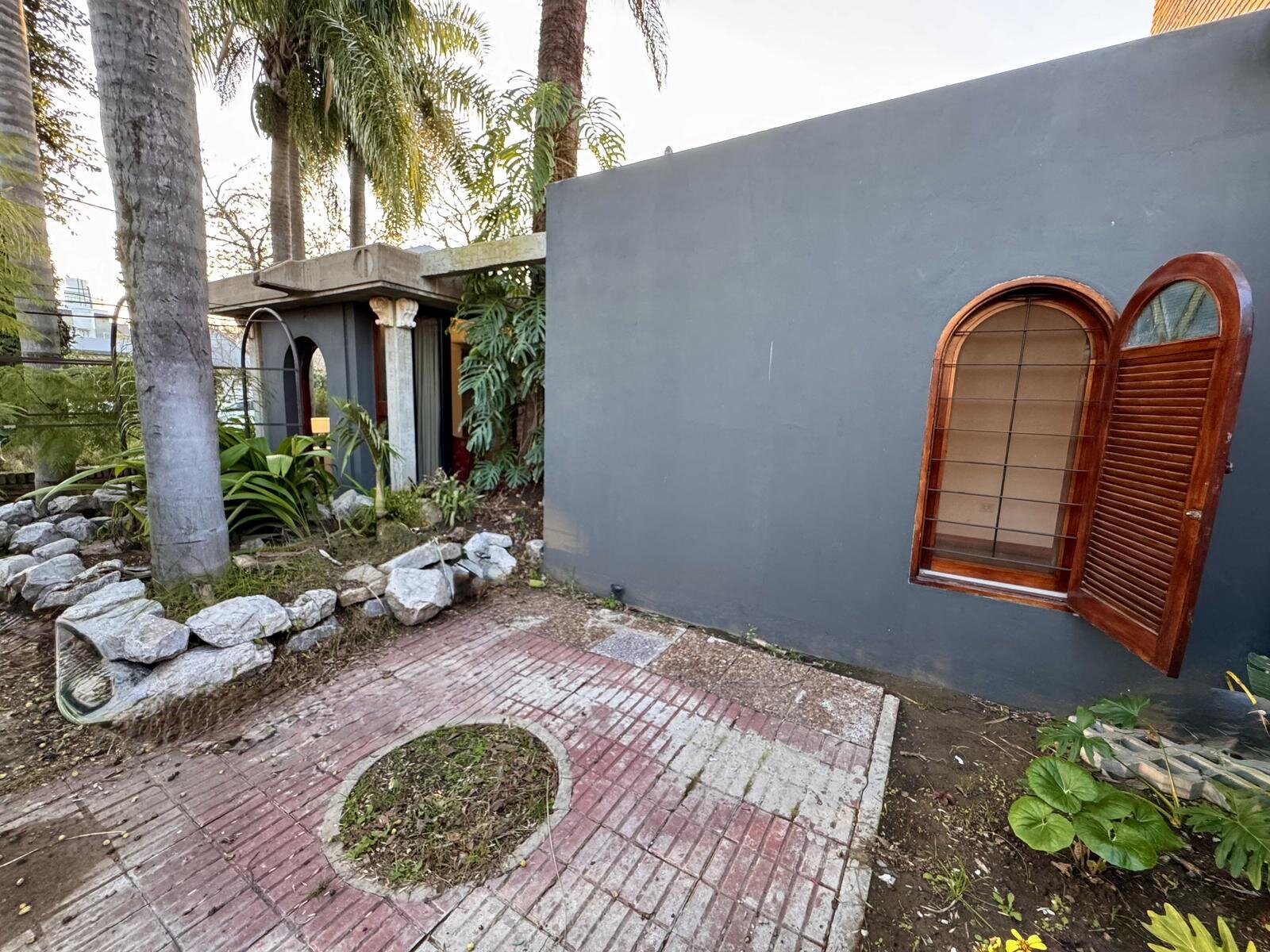 Casa Impecable de 1 Dorm., posibilidad 2 dorm, parque, cochera — foto 7