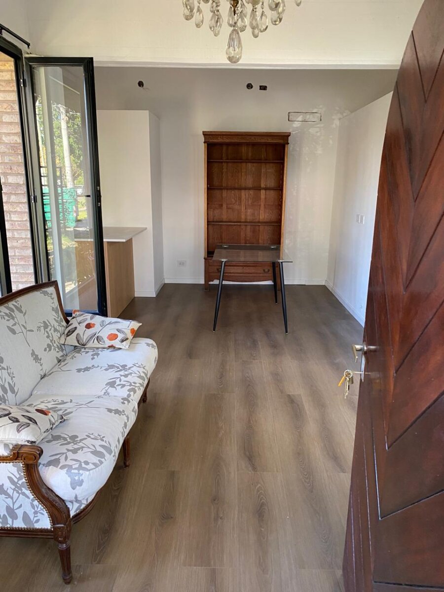 Casa Impecable de 1 Dorm., posibilidad 2 dorm, parque, cochera — foto 13