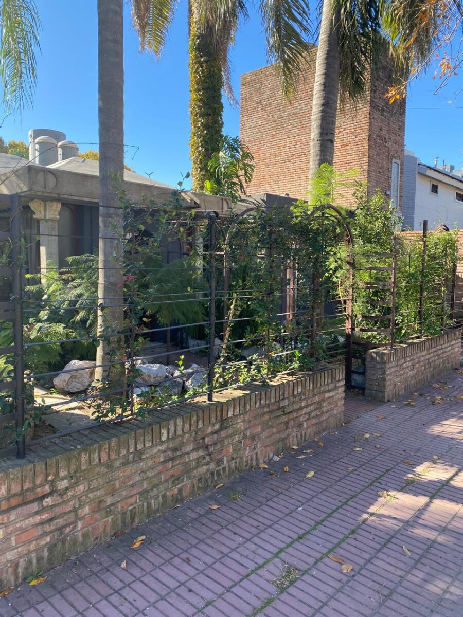 Casa Impecable de 1 Dorm., posibilidad 2 dorm, parque, cochera — foto 5