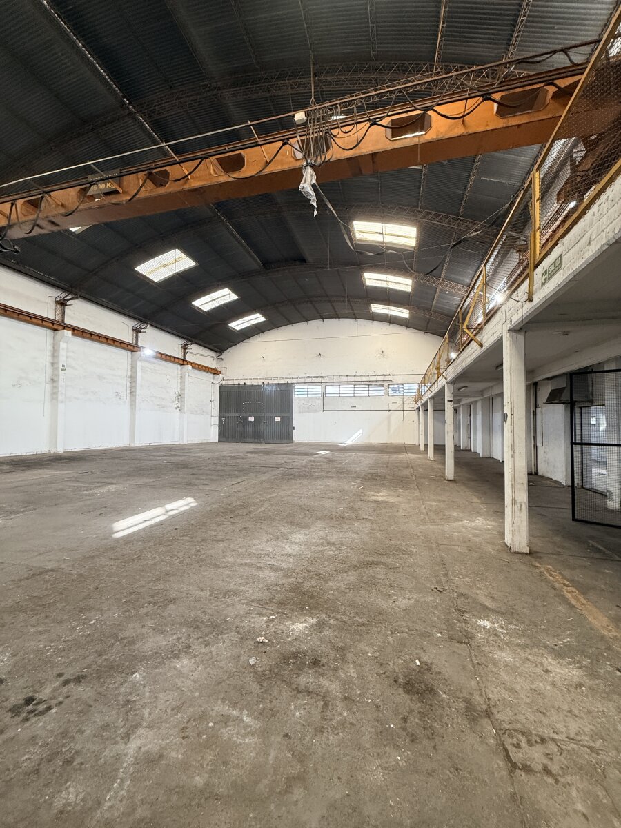 Nave de 850 m2 con Oficinas - Zuviria 7468 y Av. Circunvalación - 9
