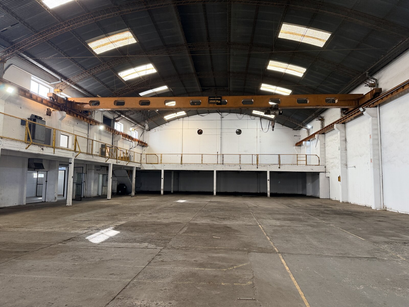 Nave de 850 m2 con Oficinas - Zuviria 7468 y Av. Circunvalación - 3