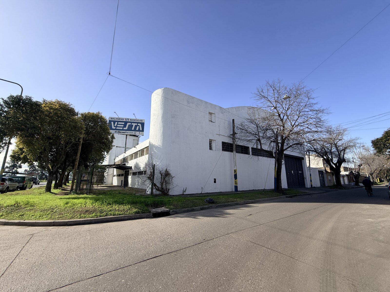 Nave de 850 m2 con Oficinas - Zuviria 7468 y Av. Circunvalación - 1