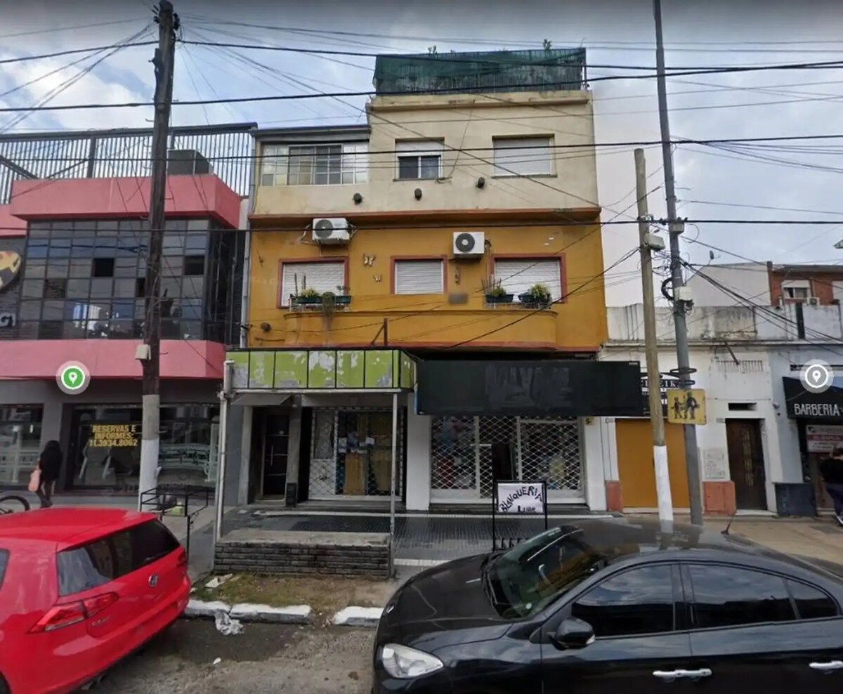 Local Con Ph De 3 Ambientes.- Acepta Permuta