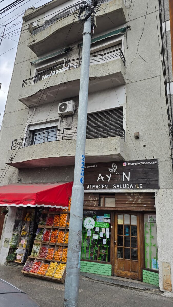 Local En Avellaneda sobre Mitre - 3
