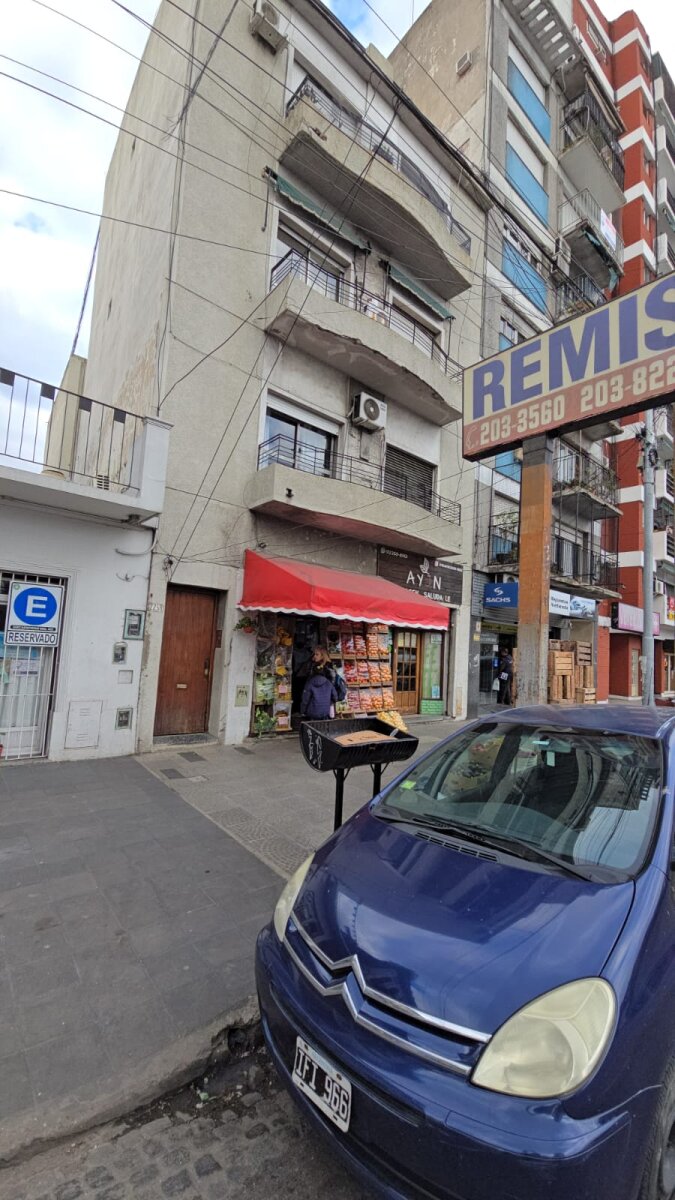 Local En Avellaneda sobre Mitre - 4