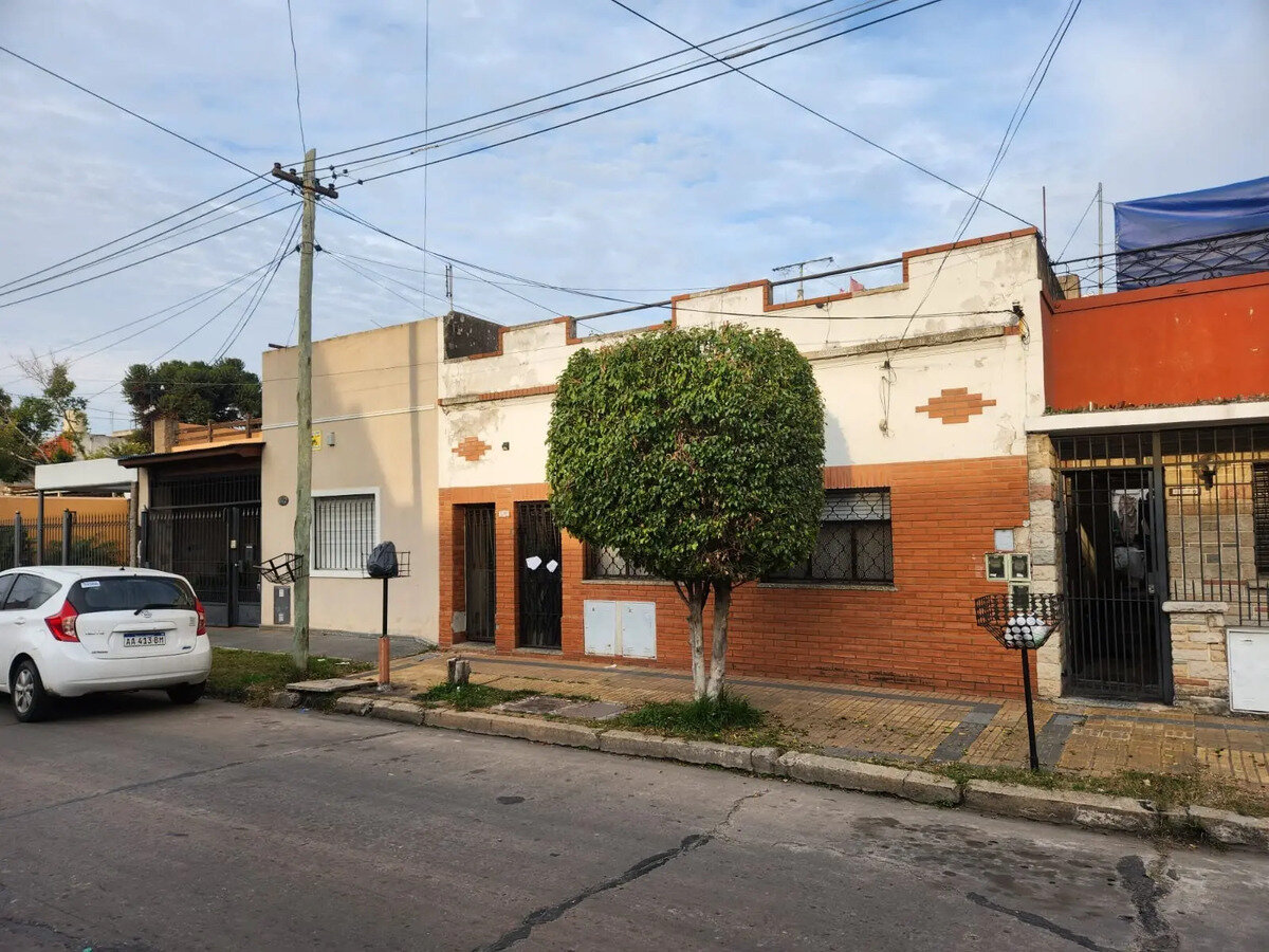 Venta En Block 3 Departamentos Tipo Casa Lanus Oeste - 2
