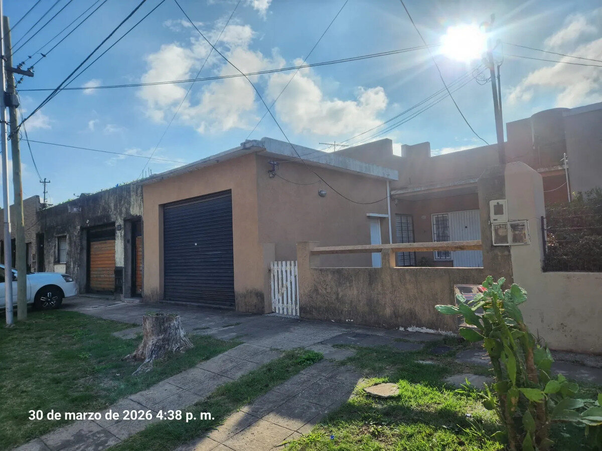 Casa 3 Ambientes Con Garage O Local Y Fondo — foto 3