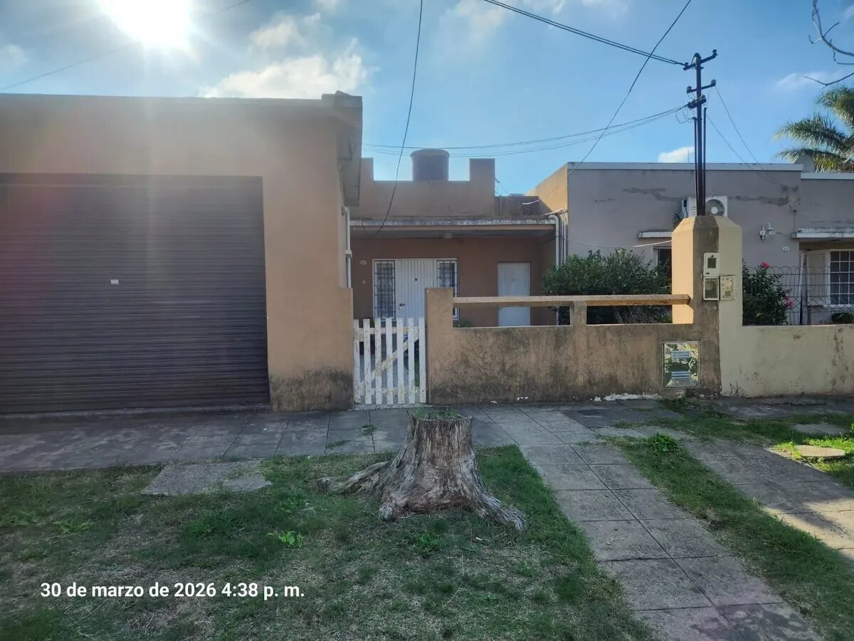Casa 3 Ambientes Con Garage O Local Y Fondo — foto 2