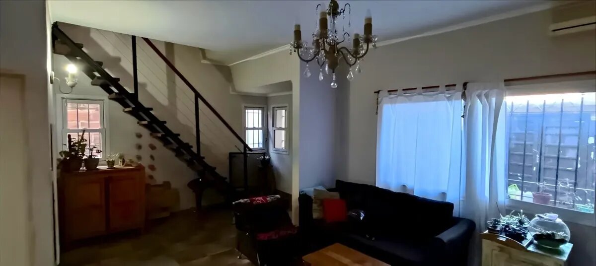 Casa 4 Ambientes Con 2 Cocheras Y Fondo Apto Credito — foto 4