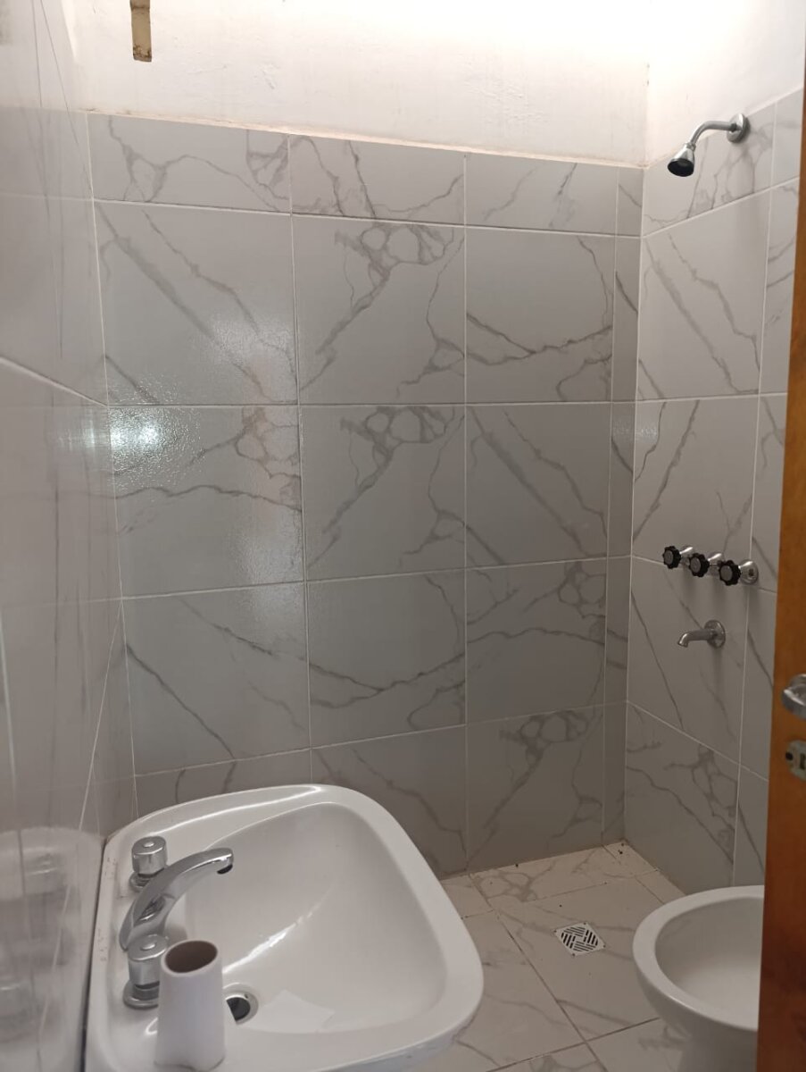 CASA EN VENTA EN B° CENTRO AMERICA - Imagen 9
