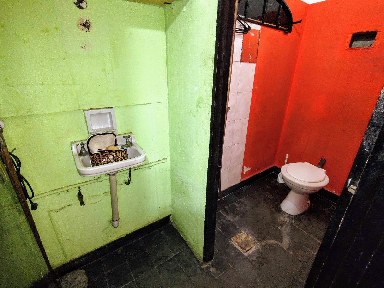 Venta!! Local en esquina con vivienda y terreno en Morón. Acepta menor valor — foto 8