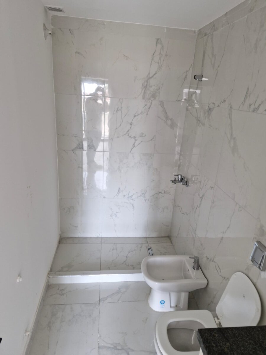 VENTA EXCELENTE DUPLEX 3 DORM 2BAÑOS C/PATIO en PRADO DE MANANTIALES HOUSING CERRADO CON GUARDIA — foto 8