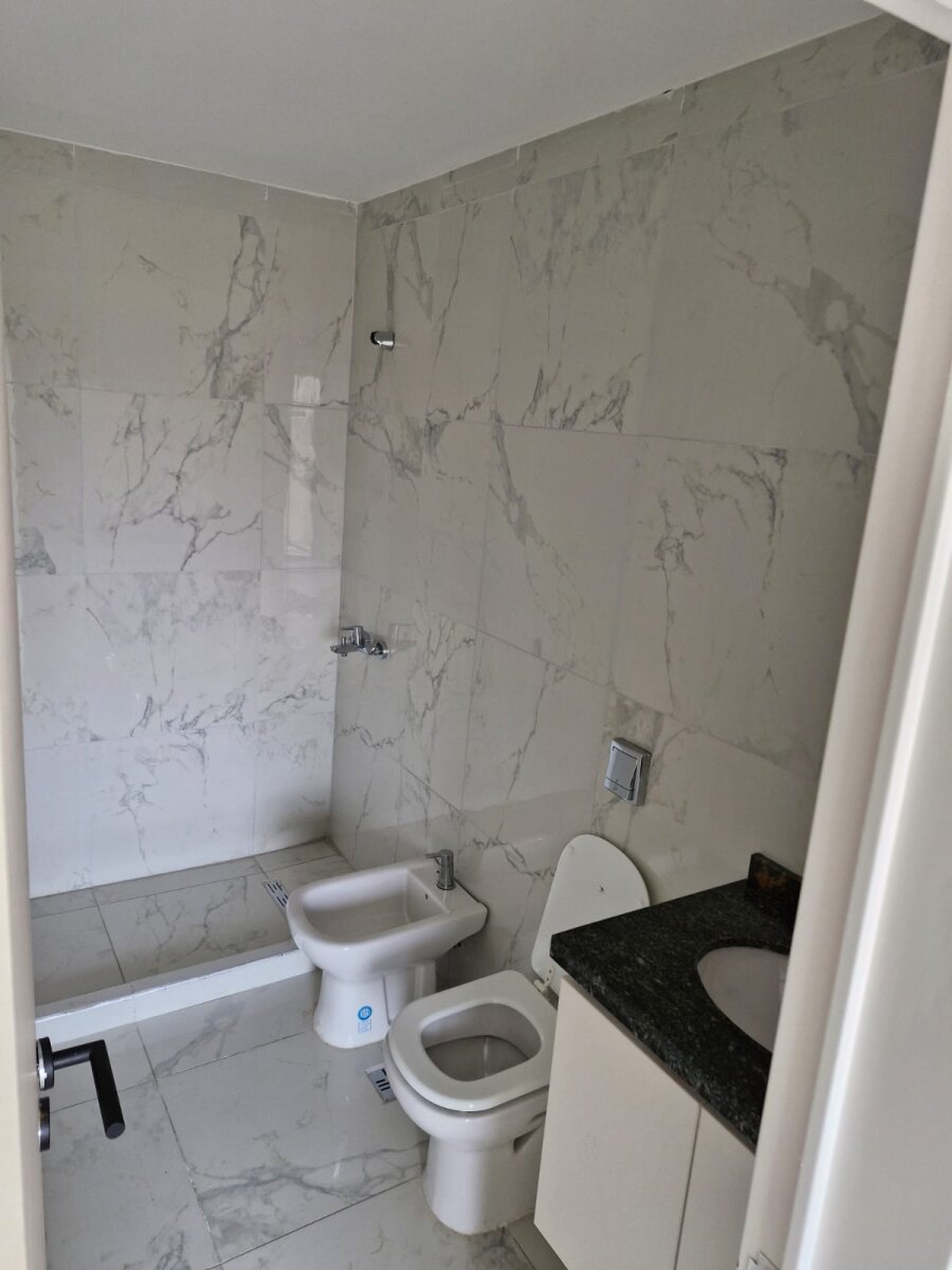 VENTA EXCELENTE DUPLEX 3 DORM 2BAÑOS C/PATIO en PRADO DE MANANTIALES HOUSING CERRADO CON GUARDIA — foto 12