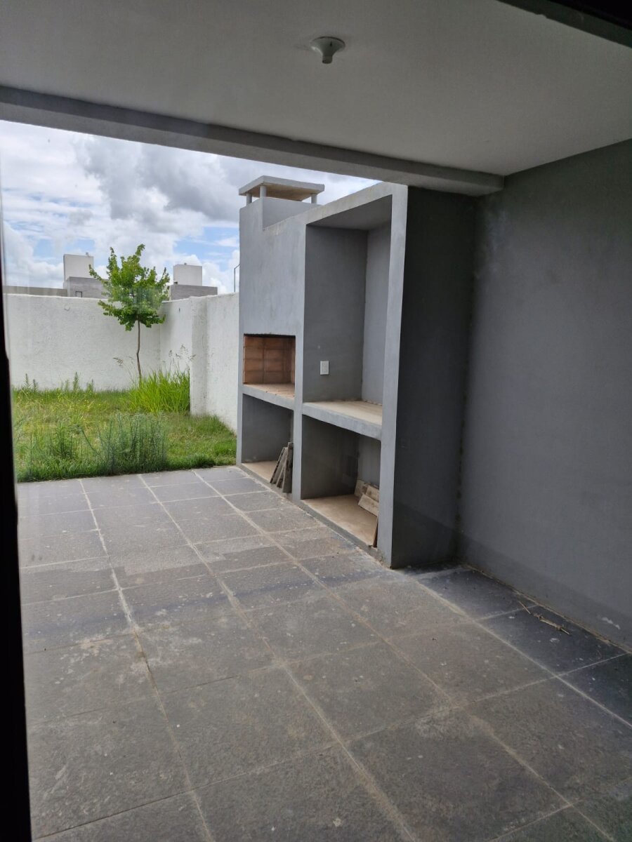 VENTA EXCELENTE DUPLEX 3 DORM 2BAÑOS C/PATIO en PRADO DE MANANTIALES HOUSING CERRADO CON GUARDIA — foto 13