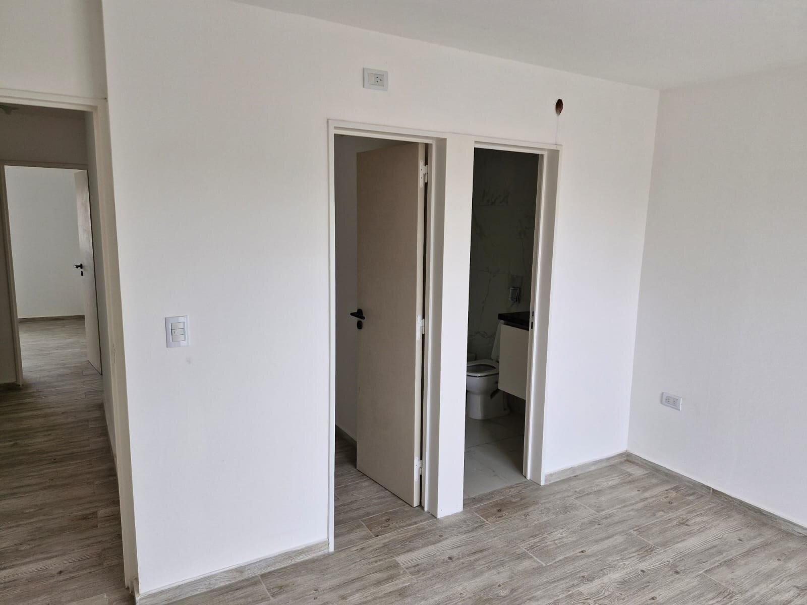 VENTA EXCELENTE DUPLEX 3 DORM 2BAÑOS C/PATIO en PRADO DE MANANTIALES HOUSING CERRADO CON GUARDIA — foto 7