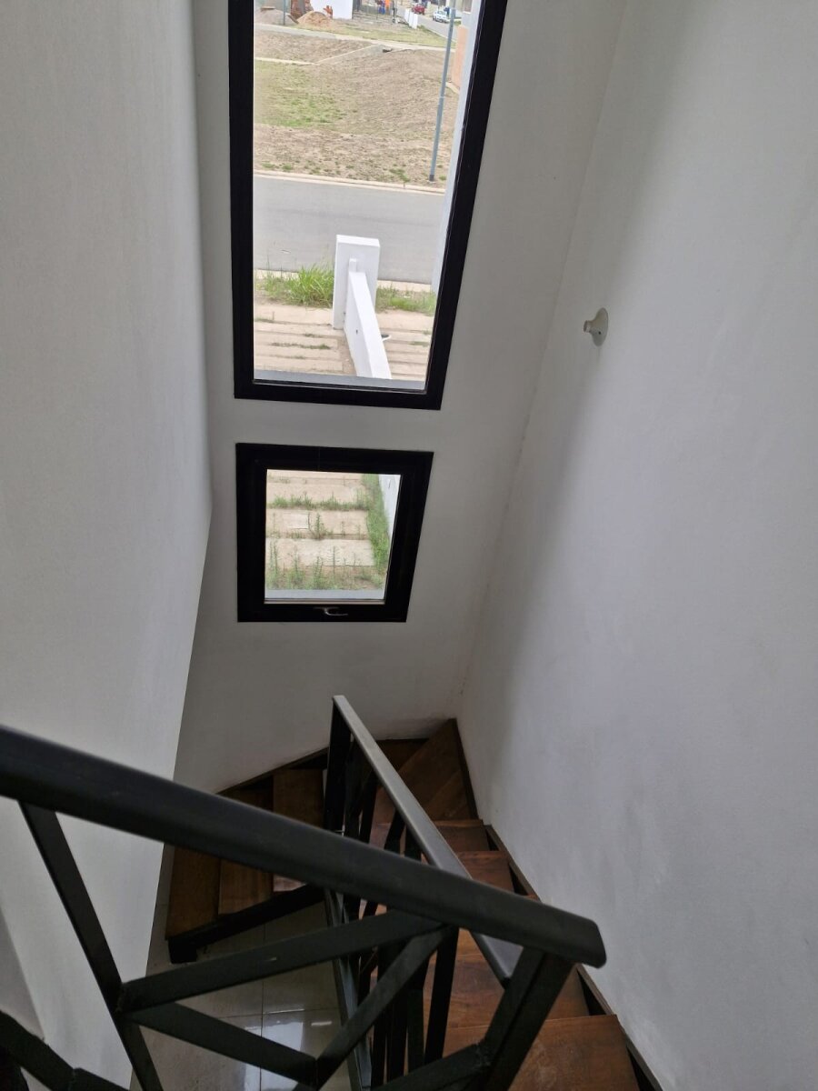 VENTA EXCELENTE DUPLEX 3 DORM 2BAÑOS C/PATIO en PRADO DE MANANTIALES HOUSING CERRADO CON GUARDIA — foto 6