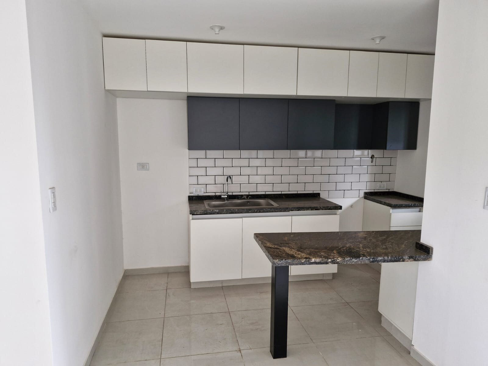 VENTA EXCELENTE DUPLEX 3 DORM 2BAÑOS C/PATIO en PRADO DE MANANTIALES HOUSING CERRADO CON GUARDIA — foto 4
