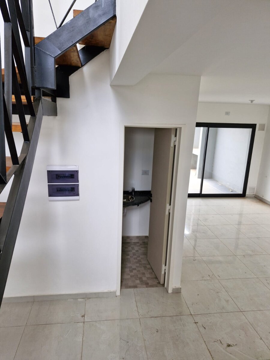 VENTA EXCELENTE DUPLEX 3 DORM 2BAÑOS C/PATIO en PRADO DE MANANTIALES HOUSING CERRADO CON GUARDIA — foto 5