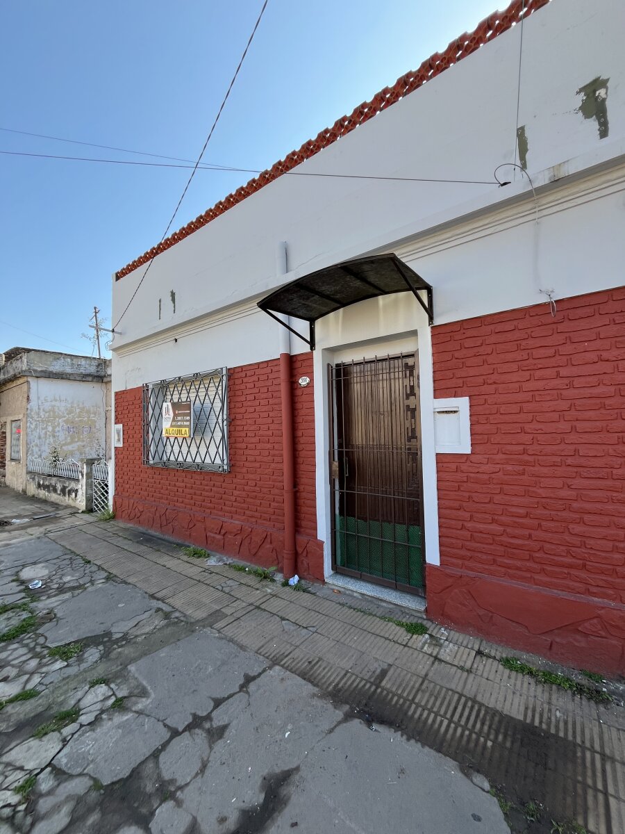Alquiler Casa 3 ambientes con patio en San Justo - 2
