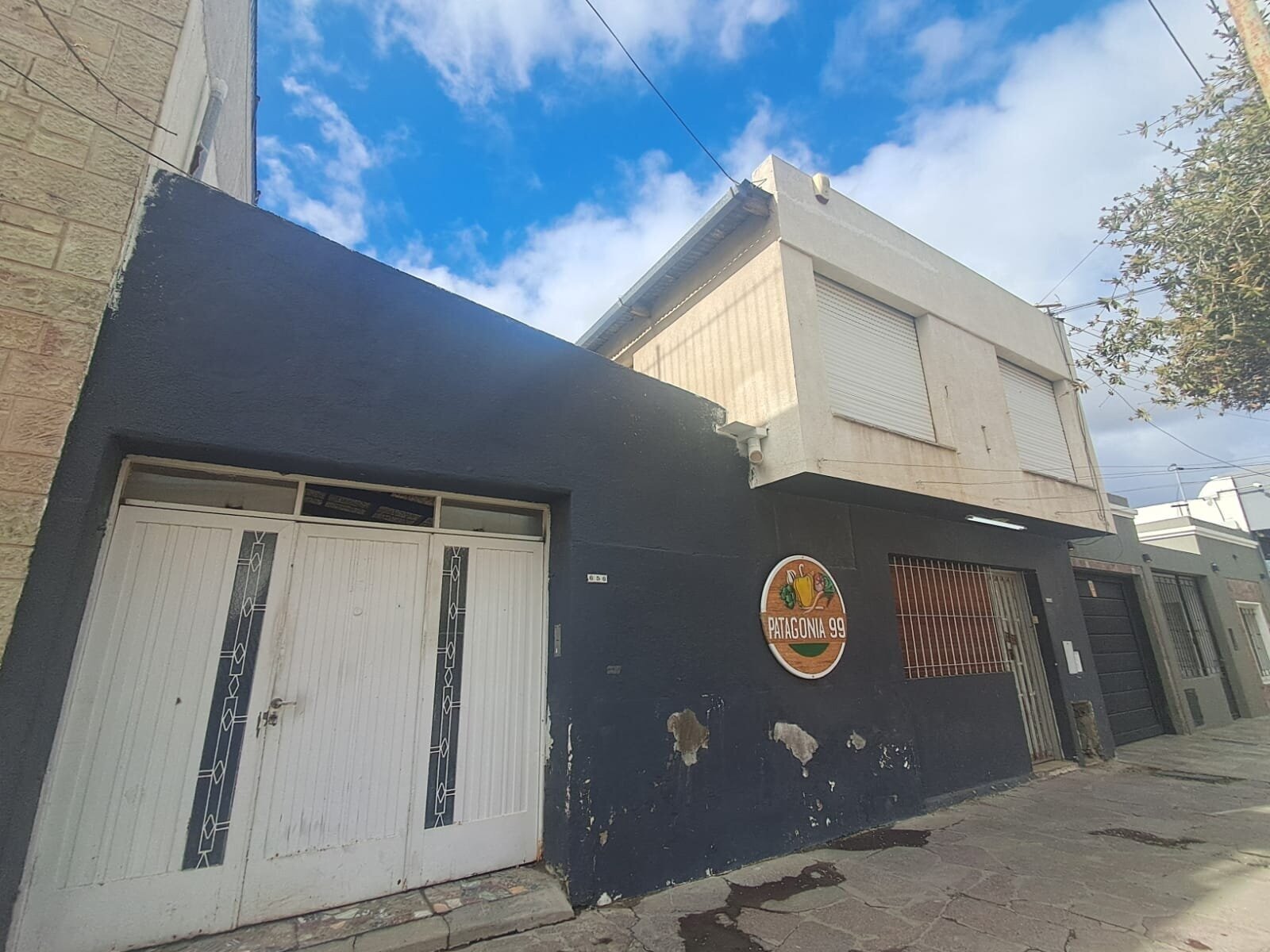 PROPIEDAD EN BLOQUE: CASA 3 AMB + GRAN LOCAL EN 2 PLANTAS CON SÓTANO – TRELEW (CHUBUT) – 207m² CUBIERTOS –100% APTO CRÉDITO! - 1