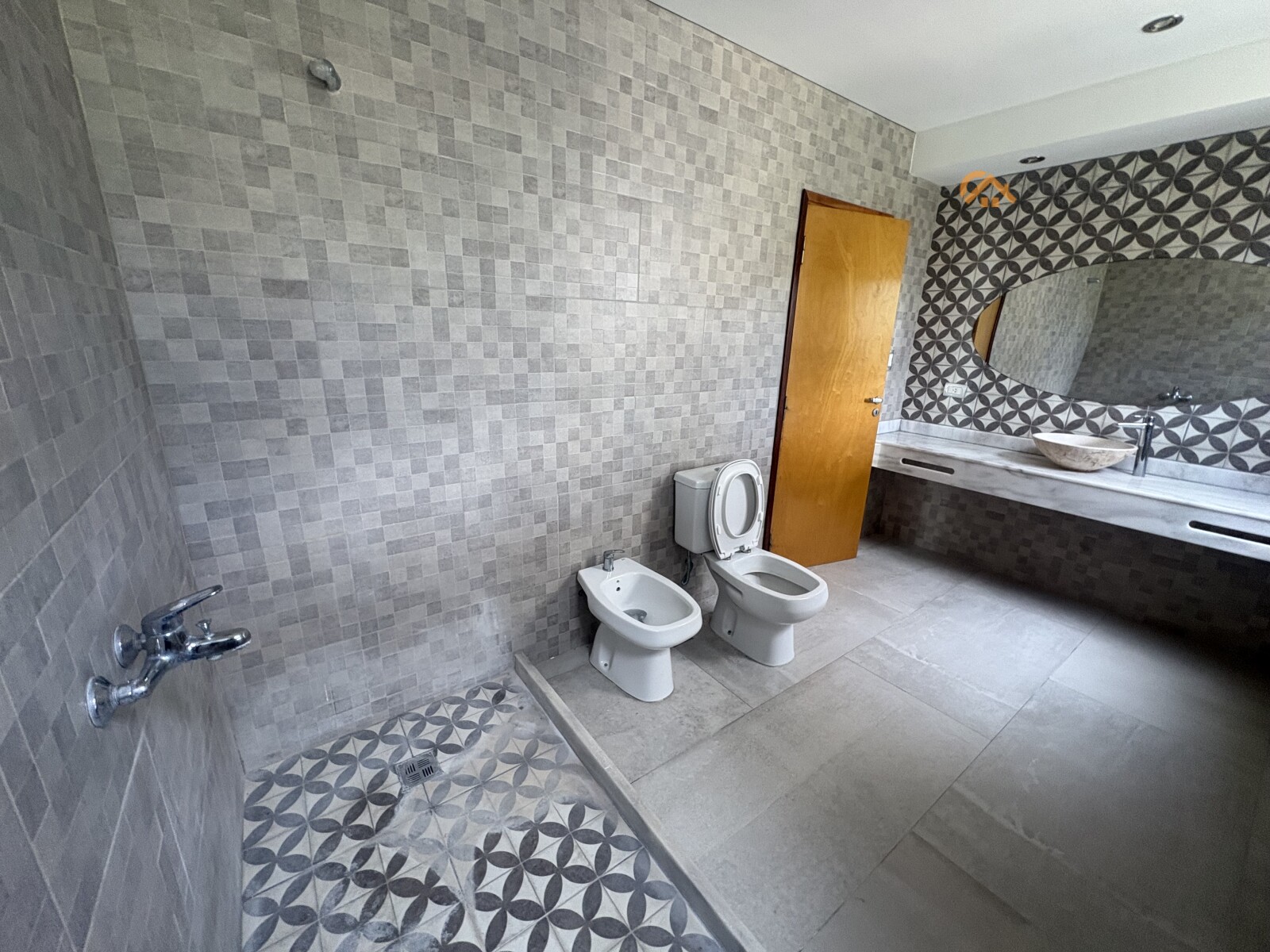 EN ALQUILER- PUERTO ROLDAN BARRIO CERRADO 3 DORMIT- 4 BAÑOS - 17
