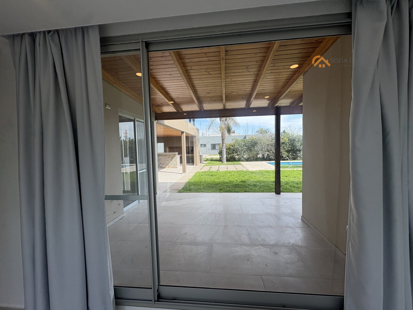 EN ALQUILER- PUERTO ROLDAN BARRIO CERRADO 3 DORMIT- 4 BAÑOS - 26