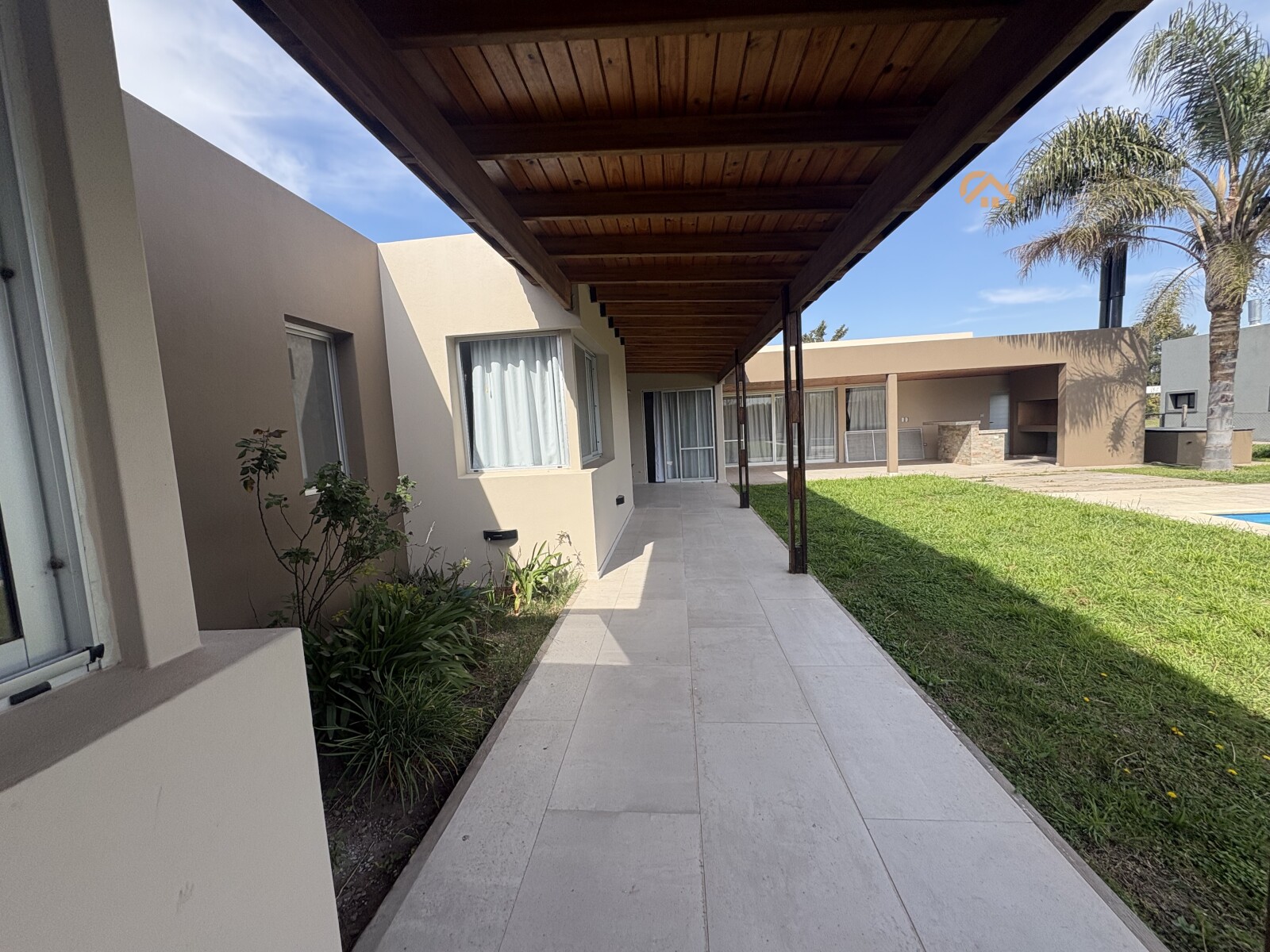EN ALQUILER- PUERTO ROLDAN BARRIO CERRADO 3 DORMIT- 4 BAÑOS - 24