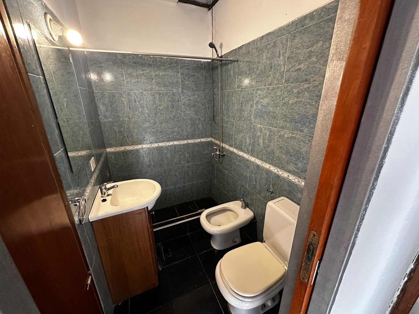 Casa en alquiler 2 dormitorios con cochera y patio en Barrio Yapeyú — foto 3