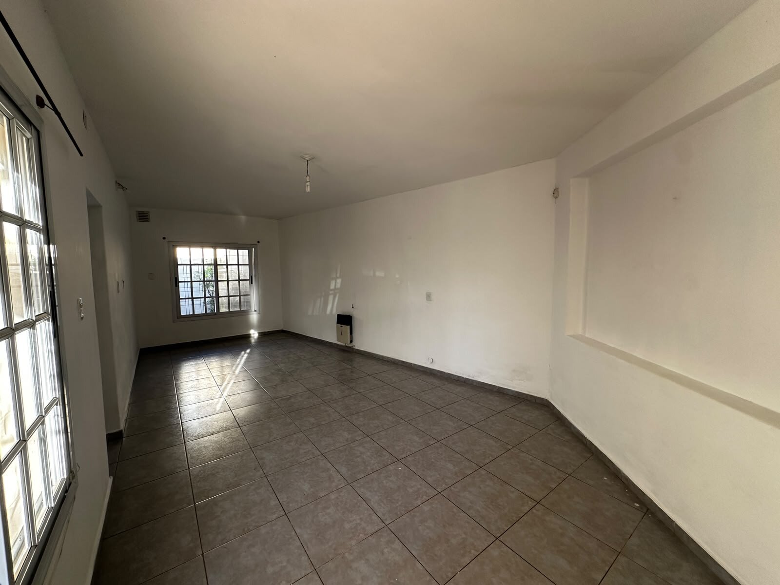 Casa en alquiler 2 dormitorios con cochera y patio en Barrio Yapeyú — foto 5