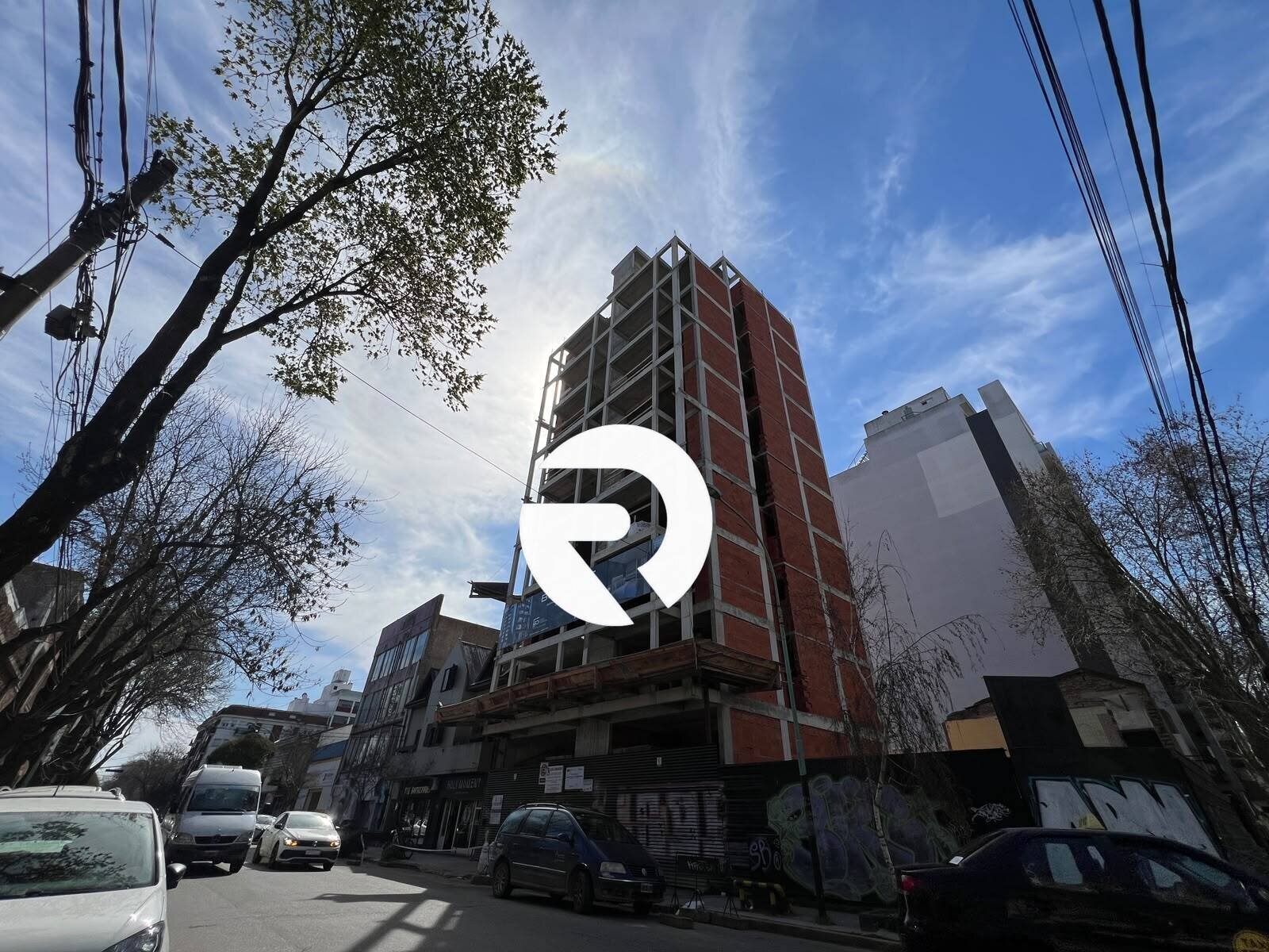 VENTA DE SEMIPISO 3 AMBIENTES CON COCHERA Y TERRAZA
