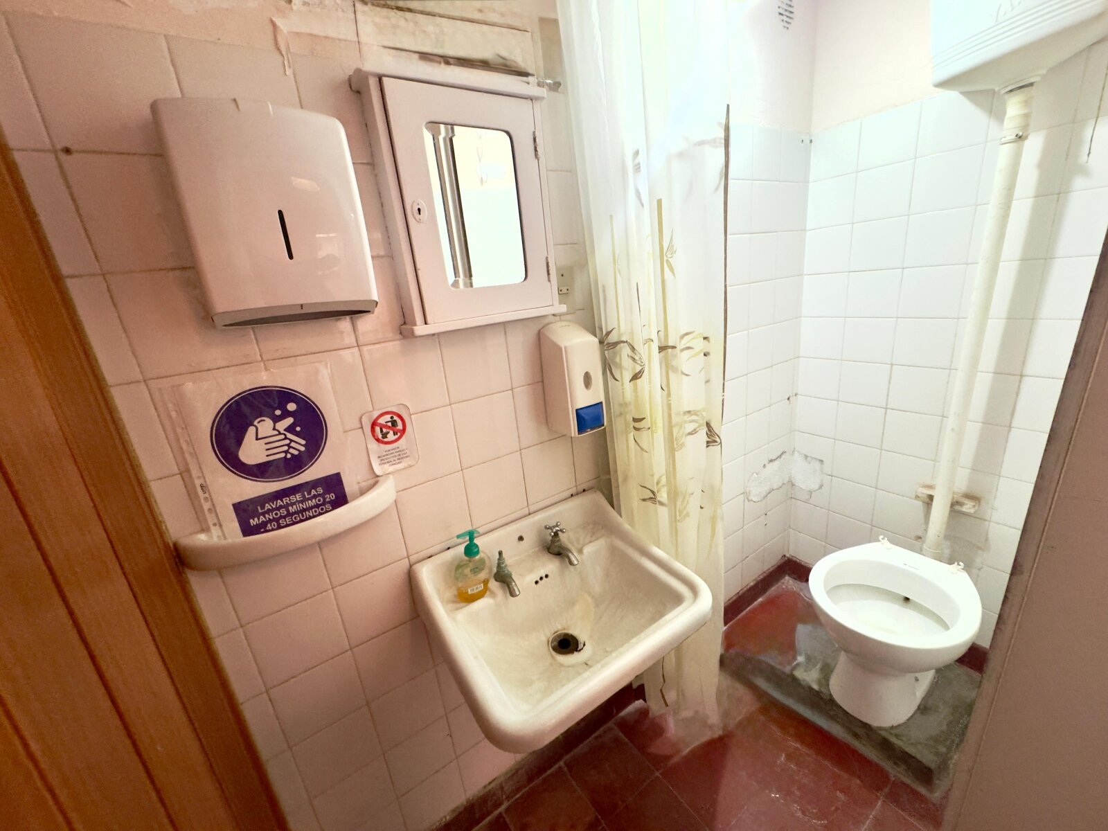 PH PLANTA BAJA EN VENTA LOCAL - DPTO EN ARTURO M BAS AL 200 - CENTRO - Imagen 14