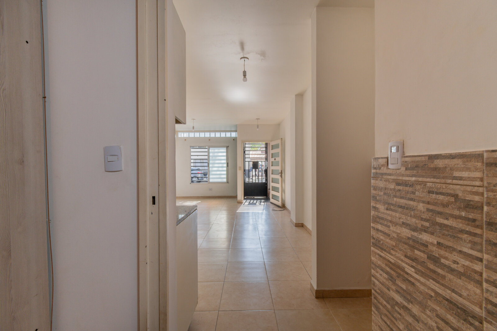 Departamento dos ambientes- Planta baja- Frente — foto 15