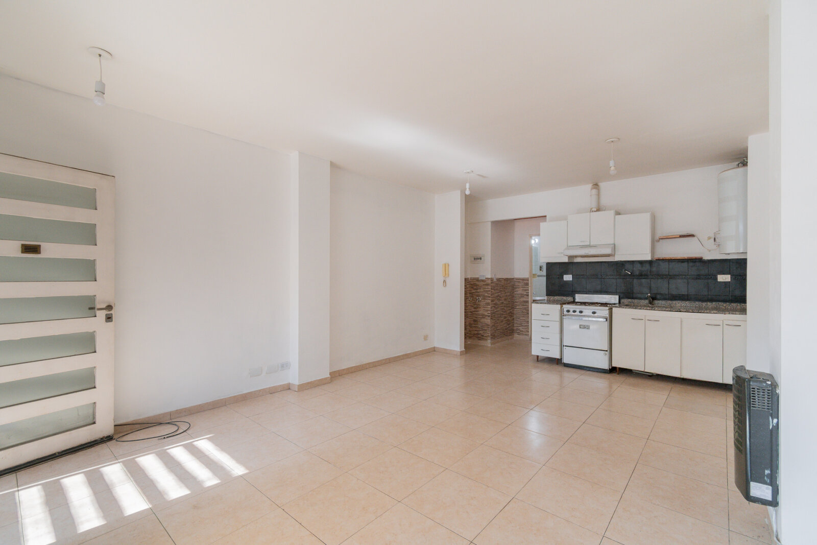 Departamento dos ambientes- Planta baja- Frente — foto 11