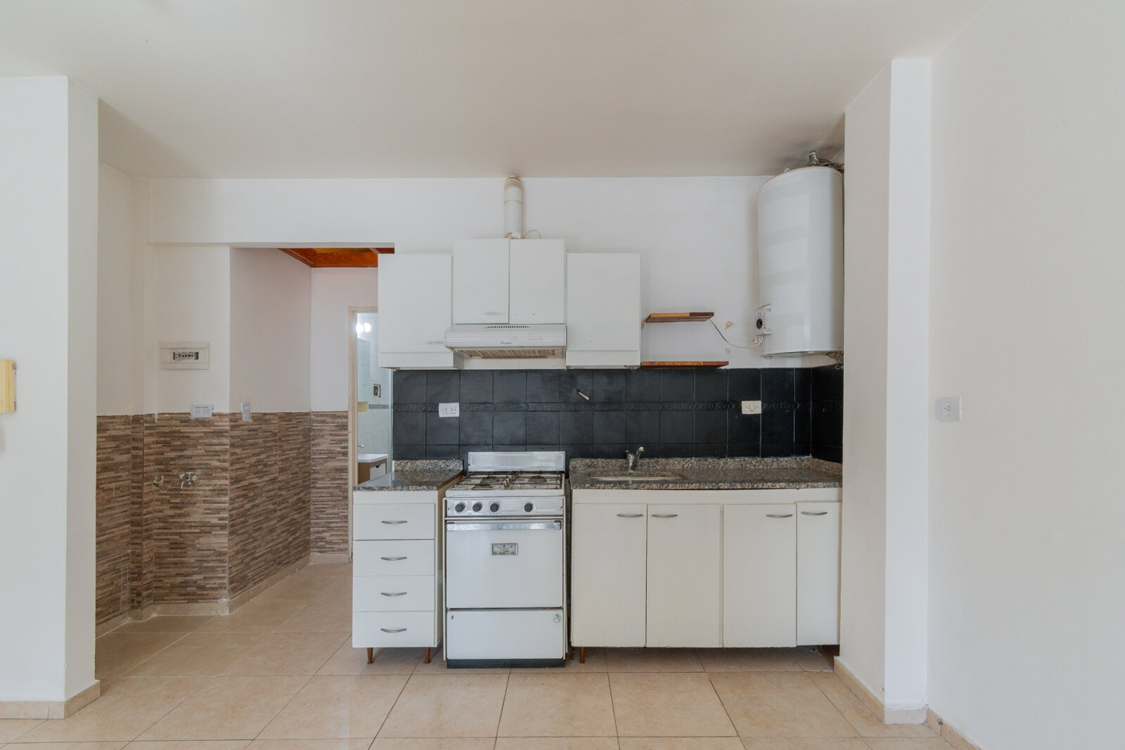 Departamento dos ambientes- Planta baja- Frente — foto 12
