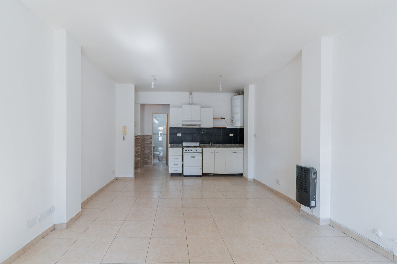 Departamento dos ambientes- Planta baja- Frente — foto 10