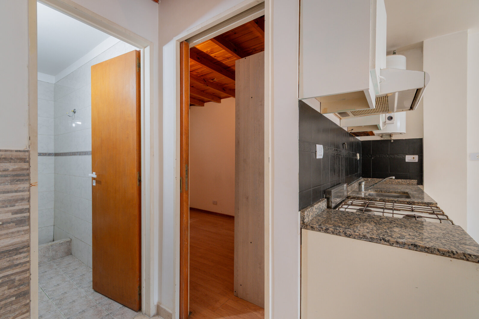 Departamento dos ambientes- Planta baja- Frente — foto 14