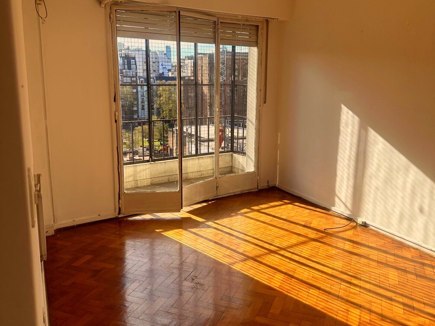 VENTA RECOLETA AL FRENTE PISO ALTO SOL Y LUZ A PLENO 3 AMBIENTES DEPENDENCIAS 2 BAÑOS - 7