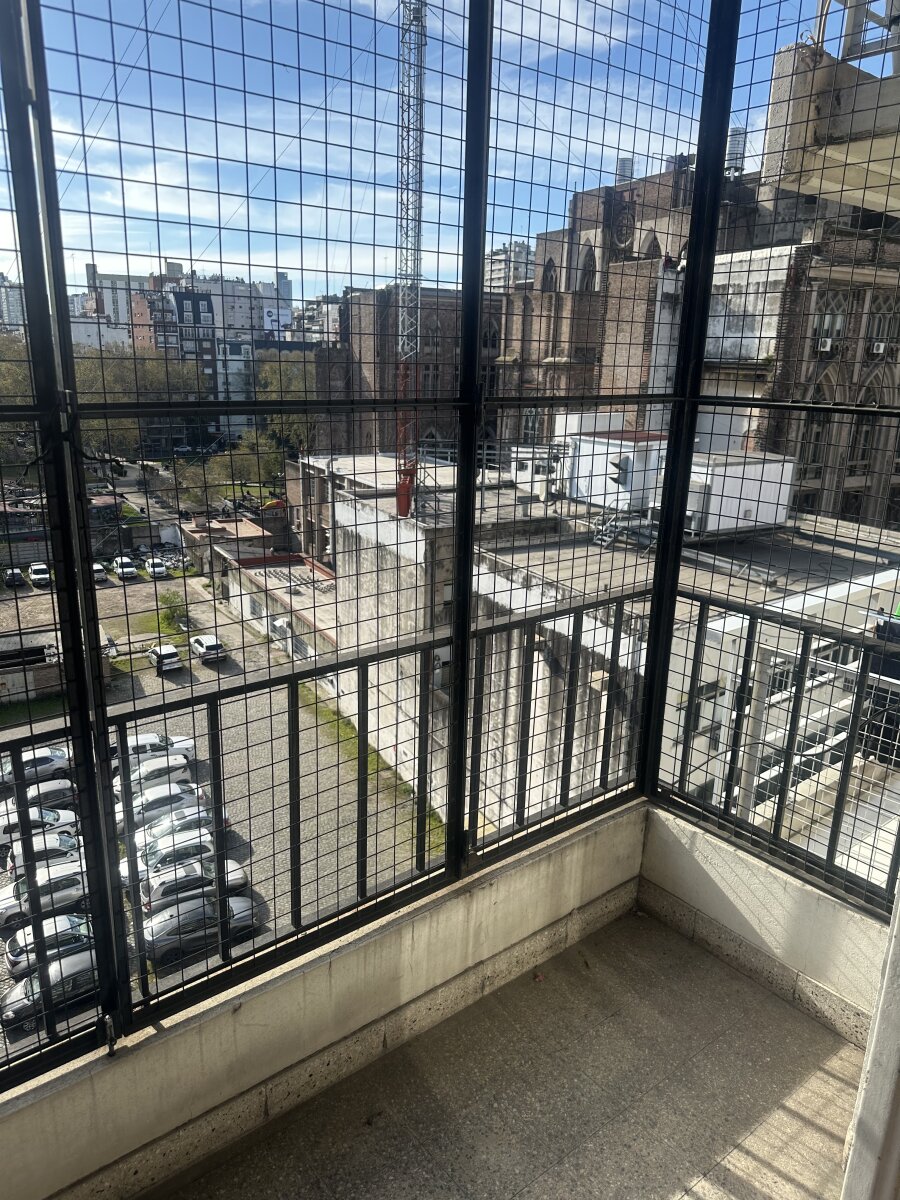 VENTA RECOLETA AL FRENTE PISO ALTO SOL Y LUZ A PLENO 3 AMBIENTES DEPENDENCIAS 2 BAÑOS - 5