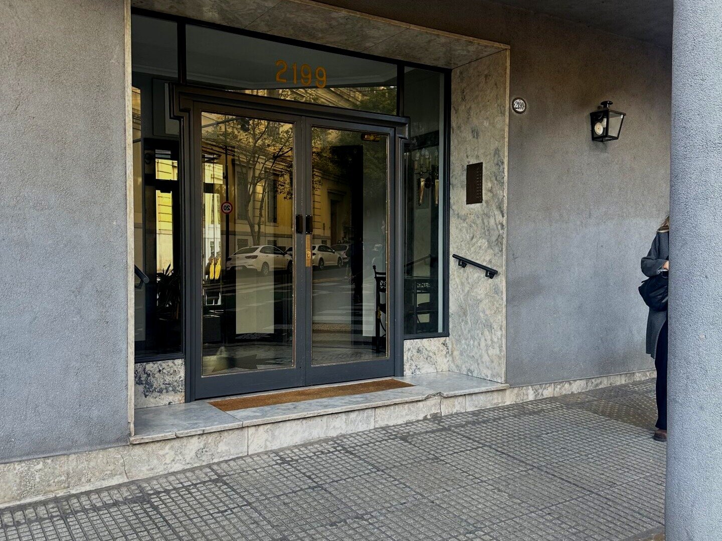 VENTA RECOLETA AL FRENTE PISO ALTO SOL Y LUZ A PLENO 3 AMBIENTES DEPENDENCIAS 2 BAÑOS — foto 3