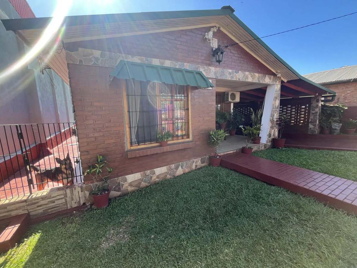 CASA DE 3 HABITACIONES EN VENTA UBICADA SOBRE CALLE MARIA ELENA WALSCH | PUERTO PIRAY MISIONES — foto 2