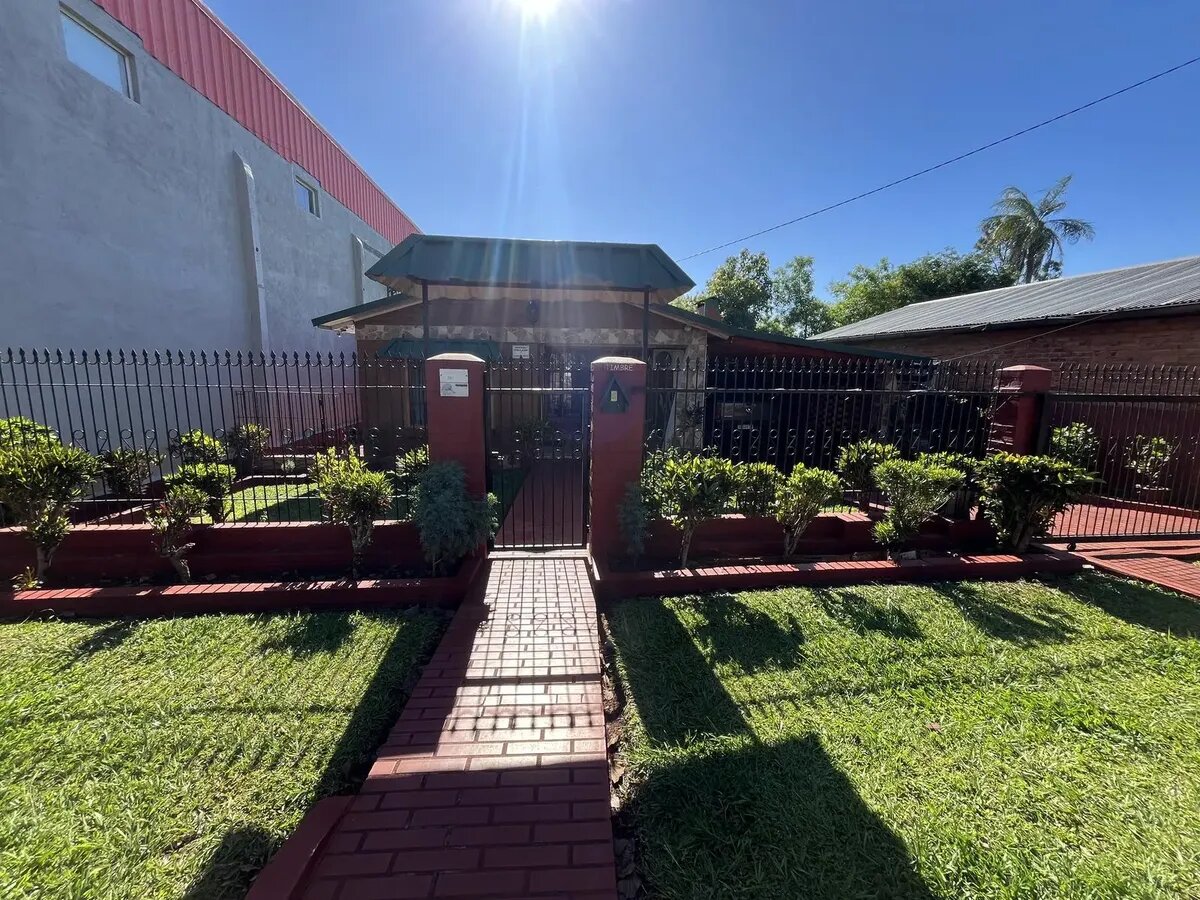 CASA DE 3 HABITACIONES EN VENTA UBICADA SOBRE CALLE MARIA ELENA WALSCH | PUERTO PIRAY MISIONES — foto 3